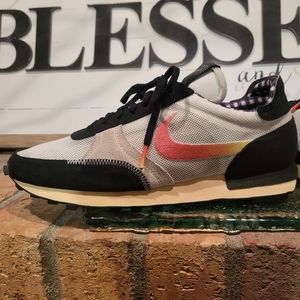 Nike Day-Break Type DJ5526-001 w/box       Mens 10.5 / Womens 12
